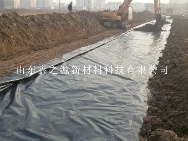 魚(yú)塘防滲膜鋪設(shè)新策略：簡(jiǎn)約高效，質(zhì)量為先