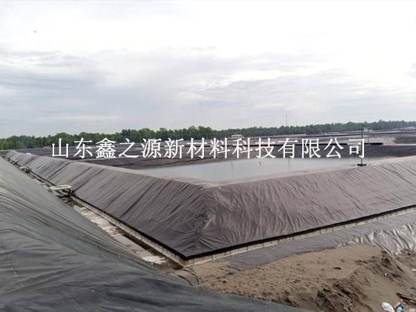 大風(fēng)天氣下鋪設(shè)沼氣池黑膜的技巧：安全高效，創(chuàng)新應(yīng)對