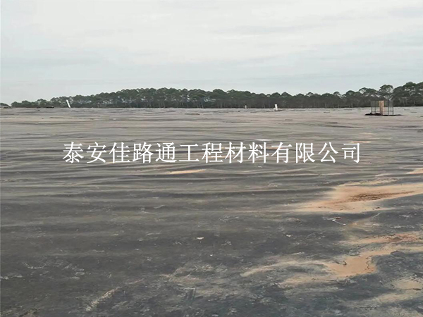 沼氣池黑膜運(yùn)輸“三字訣”：穩(wěn)、護(hù)、查