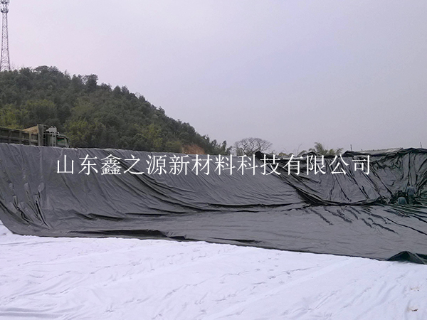 糙面養(yǎng)殖防滲膜鋪設(shè)過程中有哪些注意事項(xiàng)？