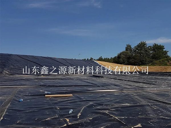 養(yǎng)殖新紀(jì)元：防滲膜覆土的綠色妙用，繪就生態(tài)養(yǎng)殖新畫卷